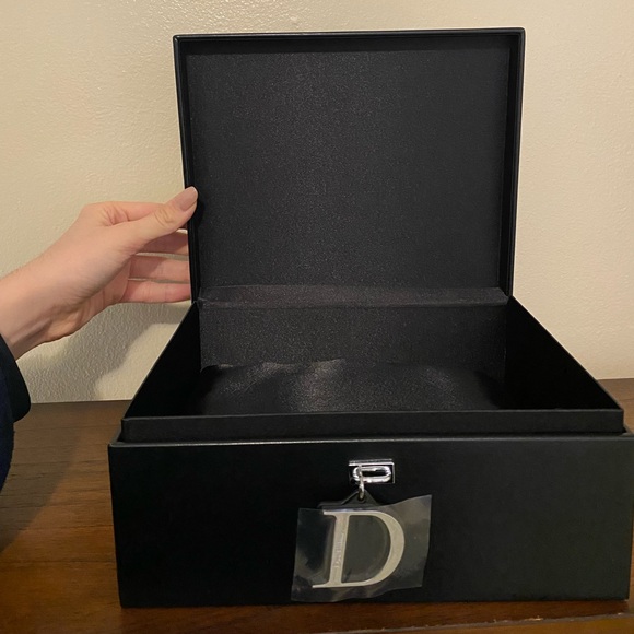 Dior Makeup Box - Picture 11 of 11